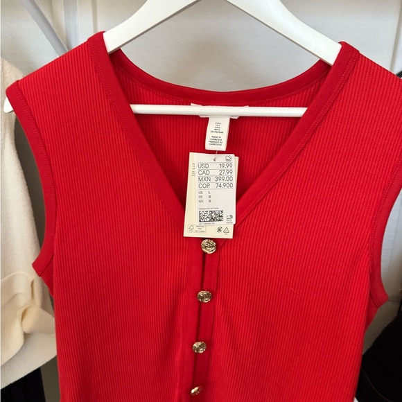 H&M Red Ribbed Sleeveless Button-Front Top - Picture 2 of 3